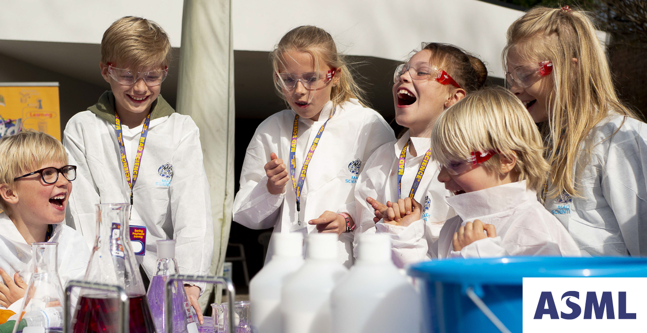 Kids having fun at a Mad Science program. The image displays the ASML logo to demonstrate the collaboration between ASML and 